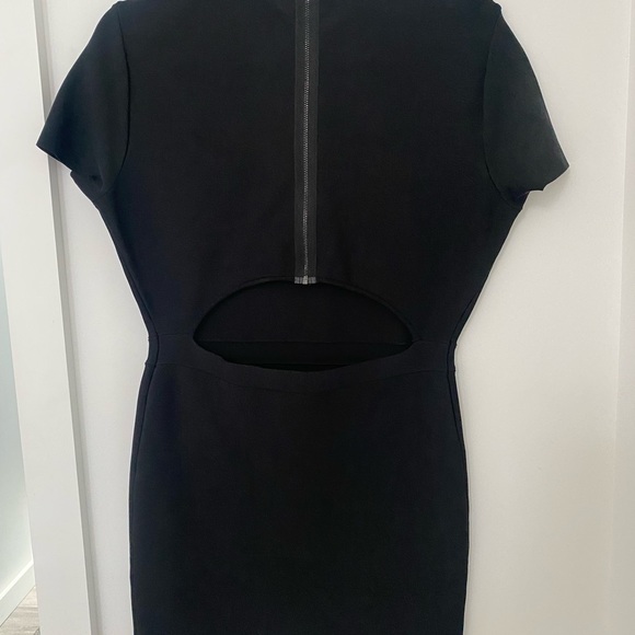 BCBGMAXAZRIA
Kaylen Embellished Cutout-back Cocktail Dress - Picture 4 of 4